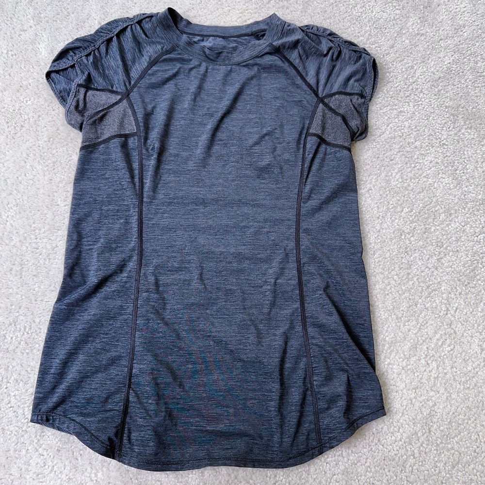 Lululemon Athletic Fit Sleeve Shirt Size 6/8? Heathered Grey Women's